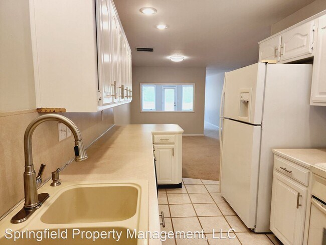 Building Photo - 2 br, 2 bath House - 1402 S. Dunkirk