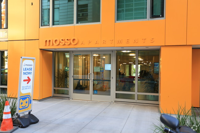 Lobby Photo - Mosso