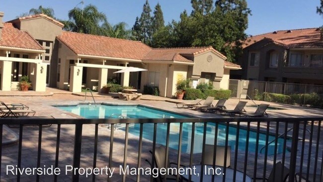 Building Photo - 1025 La Terraza Cir