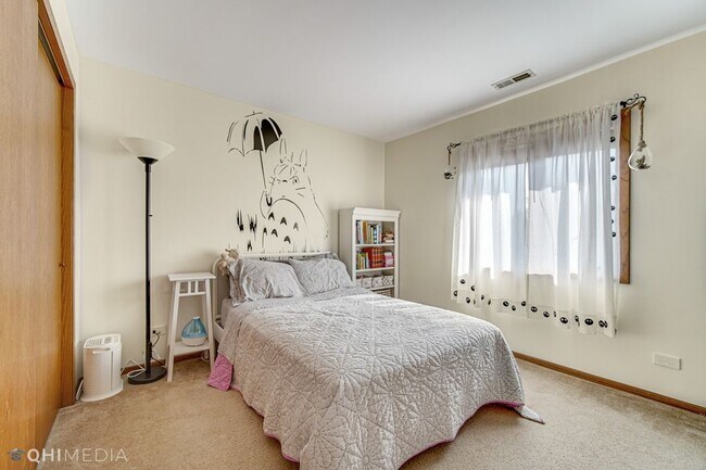 2nd Bdrm - 1507 N Milwaukee Ave