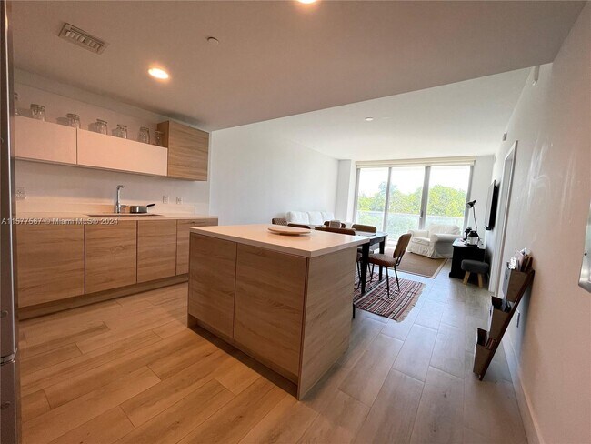 Foto del edificio - 16385 Biscayne Blvd