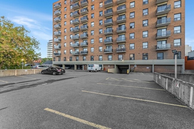 Building Photo - 145 York St