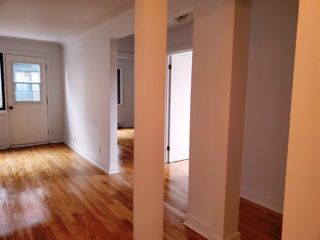 Building Photo - 2875 Ekers