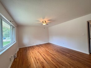 Building Photo - 609 Duke Ln