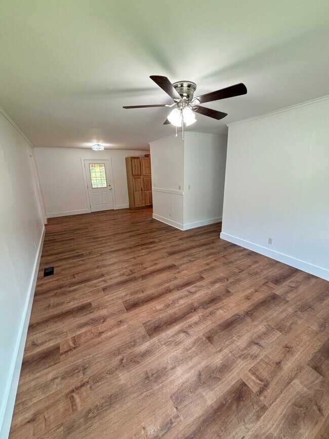 Foto del edificio - 130 Cedar Valley Blvd