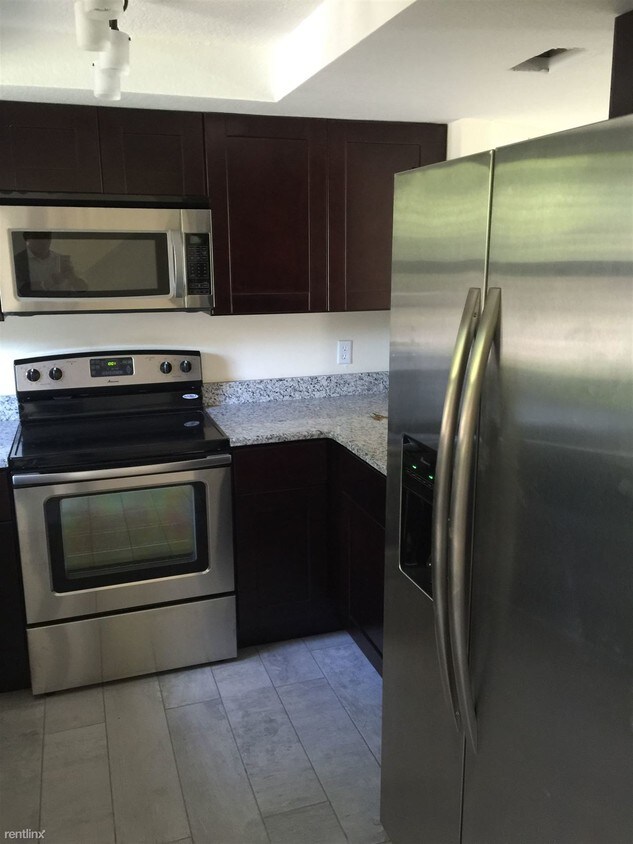 Foto principal - 2417 W Stroud Ave