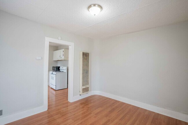 Foto del edificio - E 7th St Duplex