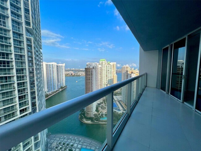 Building Photo - 495 Brickell Ave