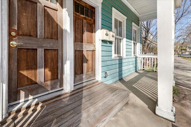 Foto del edificio - 216 W Anderson St