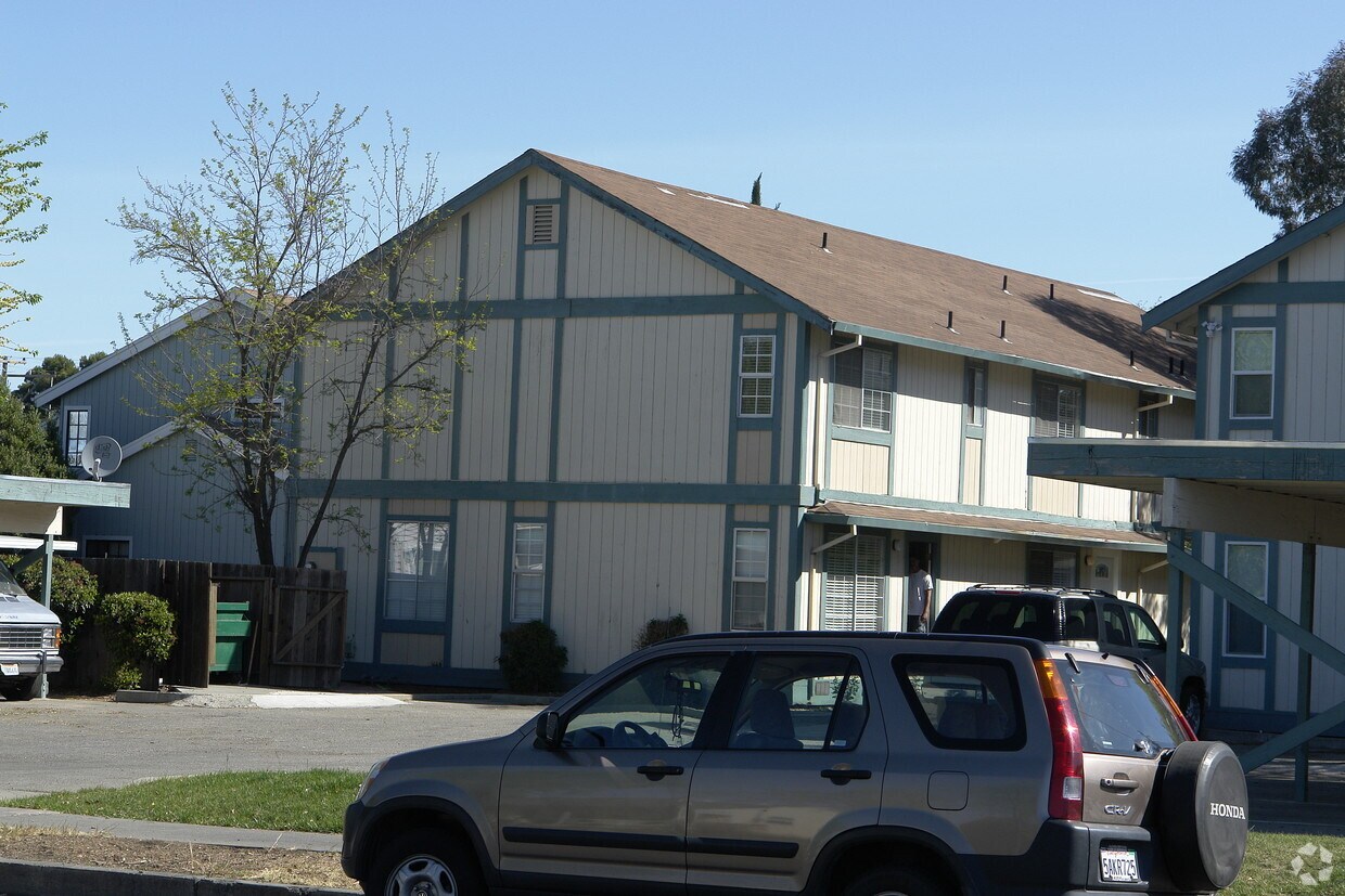 Building Photo - 642 N L St