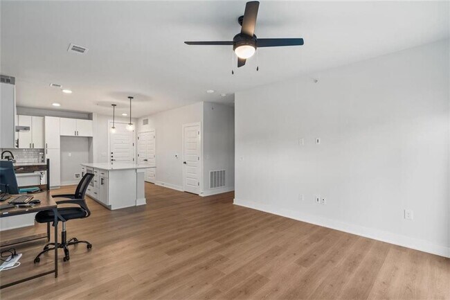 Building Photo - 3101 Govalle Ave