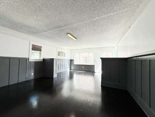 Foto del edificio - 1661 W 36th Pl