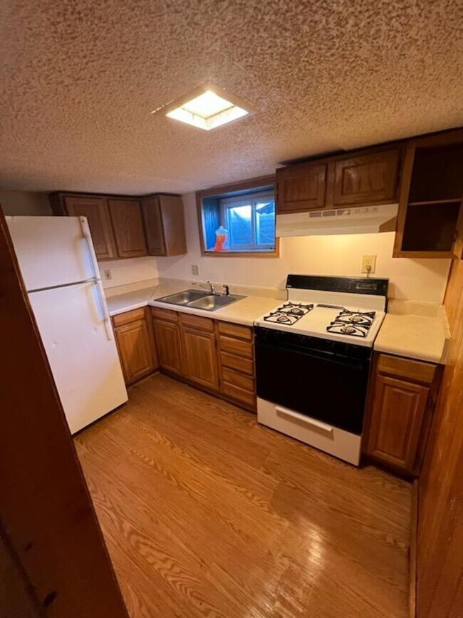 Building Photo - Current Property Management LLC