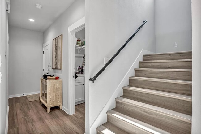 Building Photo - 2318 S 4th St