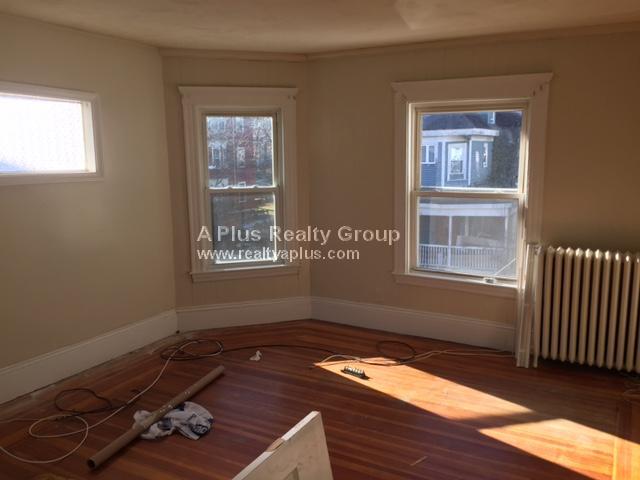 Building Photo - 45 Angell St