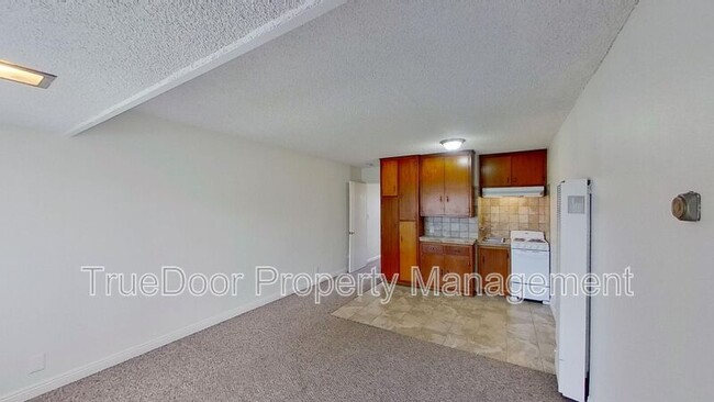 Building Photo - 11014 Paloma Ave