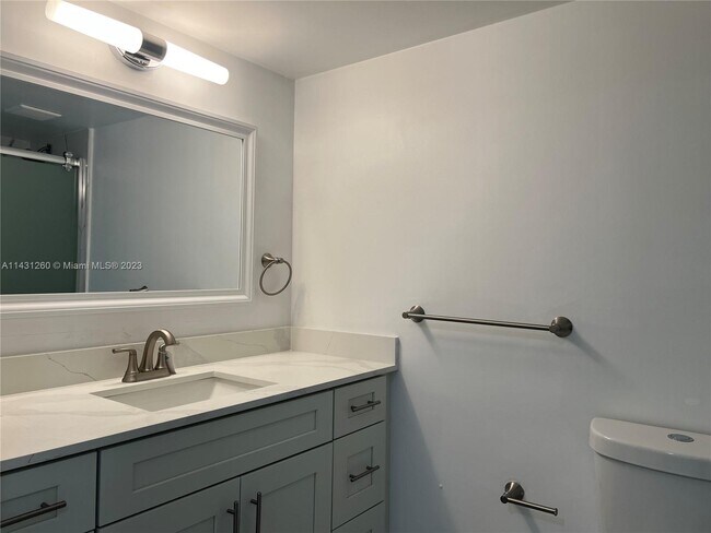 Building Photo - 1200 Brickell Bay Dr