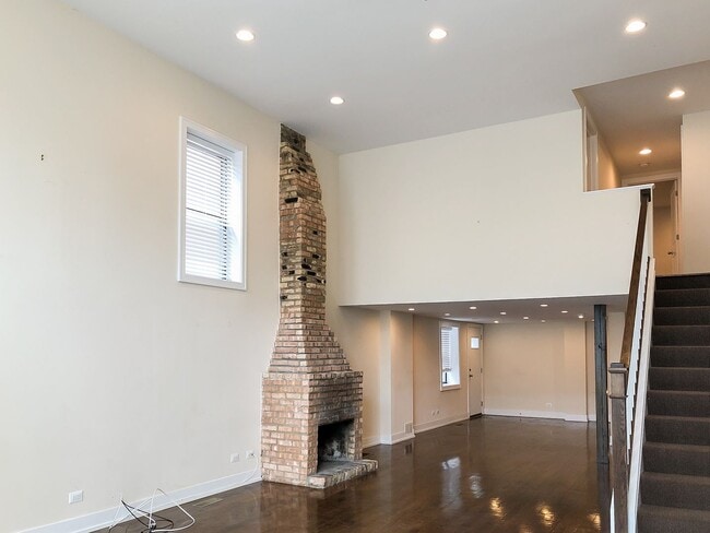 Building Photo - 1214 W Wrightwood Ave