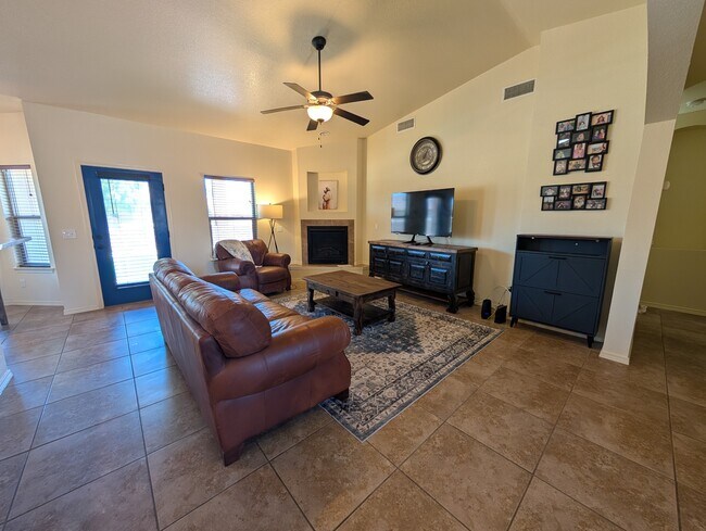 Foto del edificio - 5604 New Castle Ct