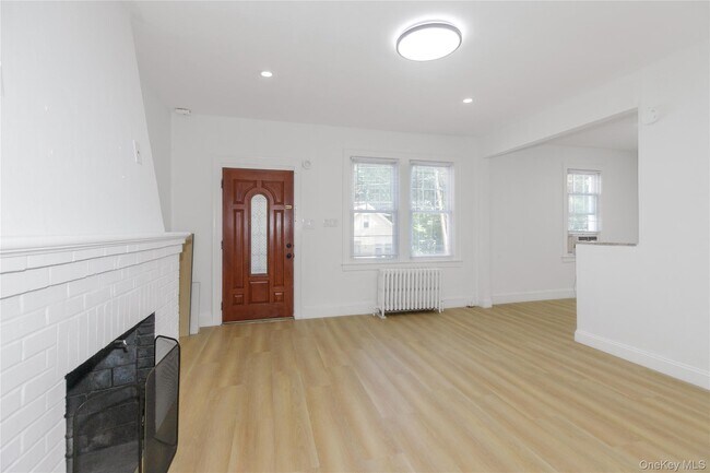 Building Photo - 11 A Floyd Pl