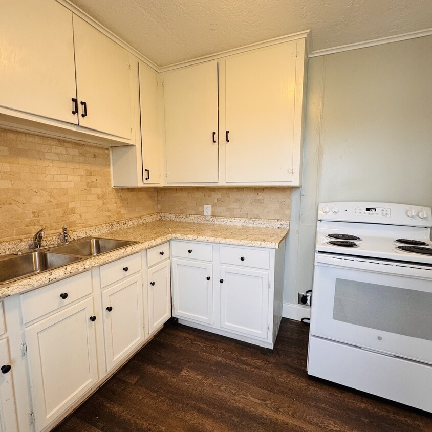 Foto principal - 3243 10th St