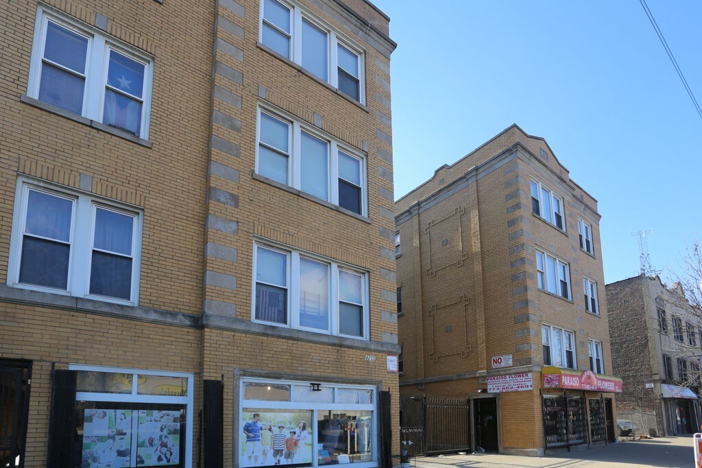 Foto principal - 4211 W Fullerton Ave