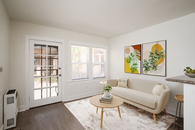 Building Photo - 210 Loma Ave