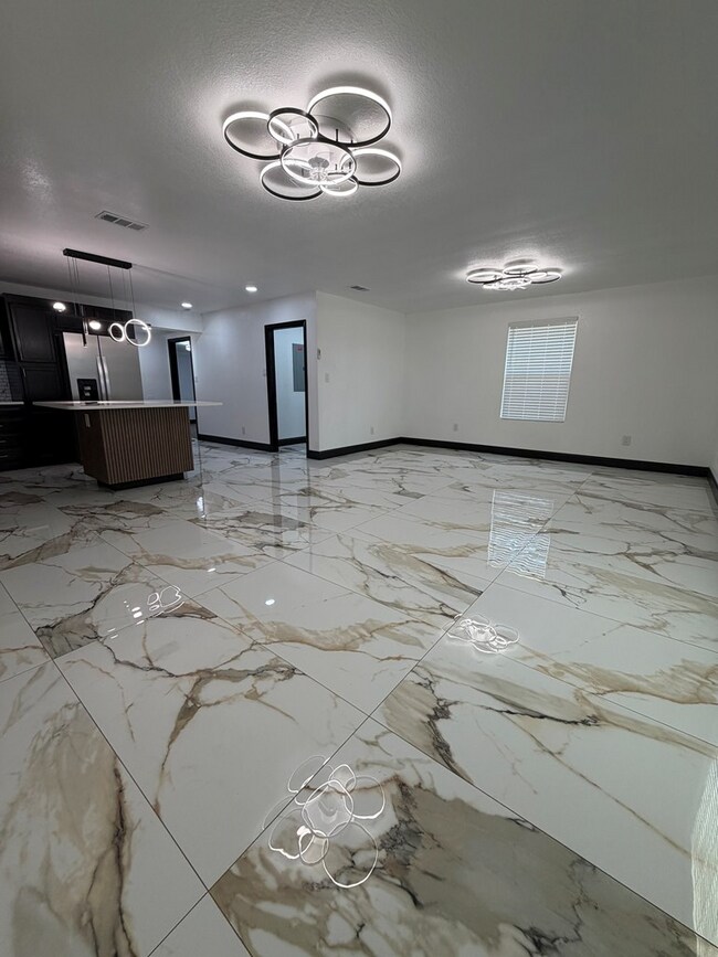 Foto del edificio - 4209 Redbud Ave