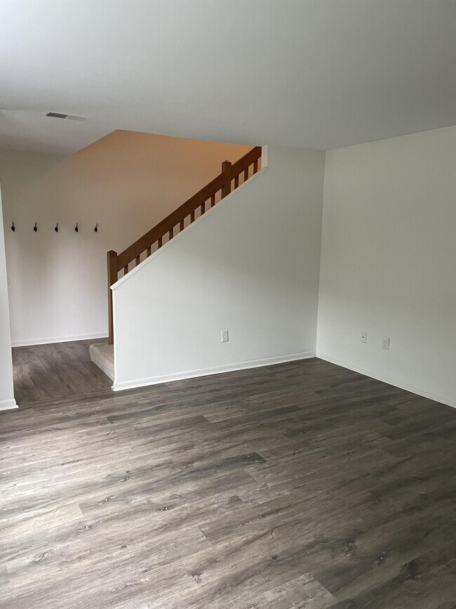 Building Photo - 161 Harvest Dr