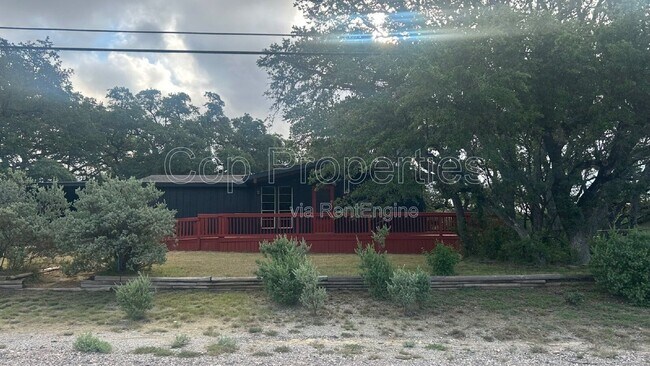 Building Photo - 537 Tamarack Dr