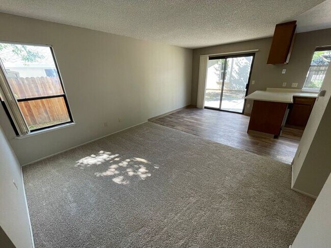 Building Photo - Now Ready! Newly Updated and Spacious 3/2....