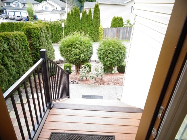 Building Photo - 6 Bed 3 Bath in Lynnwood!