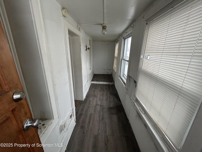 Building Photo - 1849 Clearview St