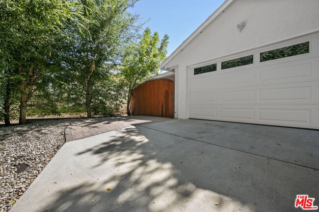 Building Photo - 4949 San Feliciano Dr