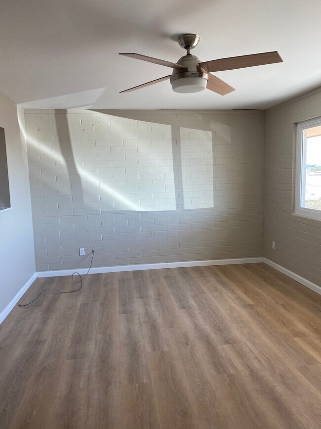 Living - 482 Monaco Ln