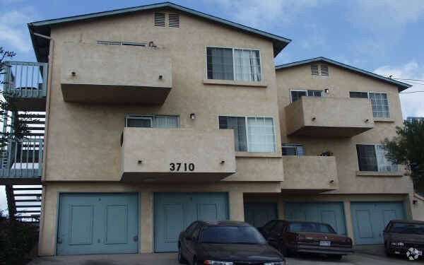 Foto del edificio - 3710 Hilltop Dr