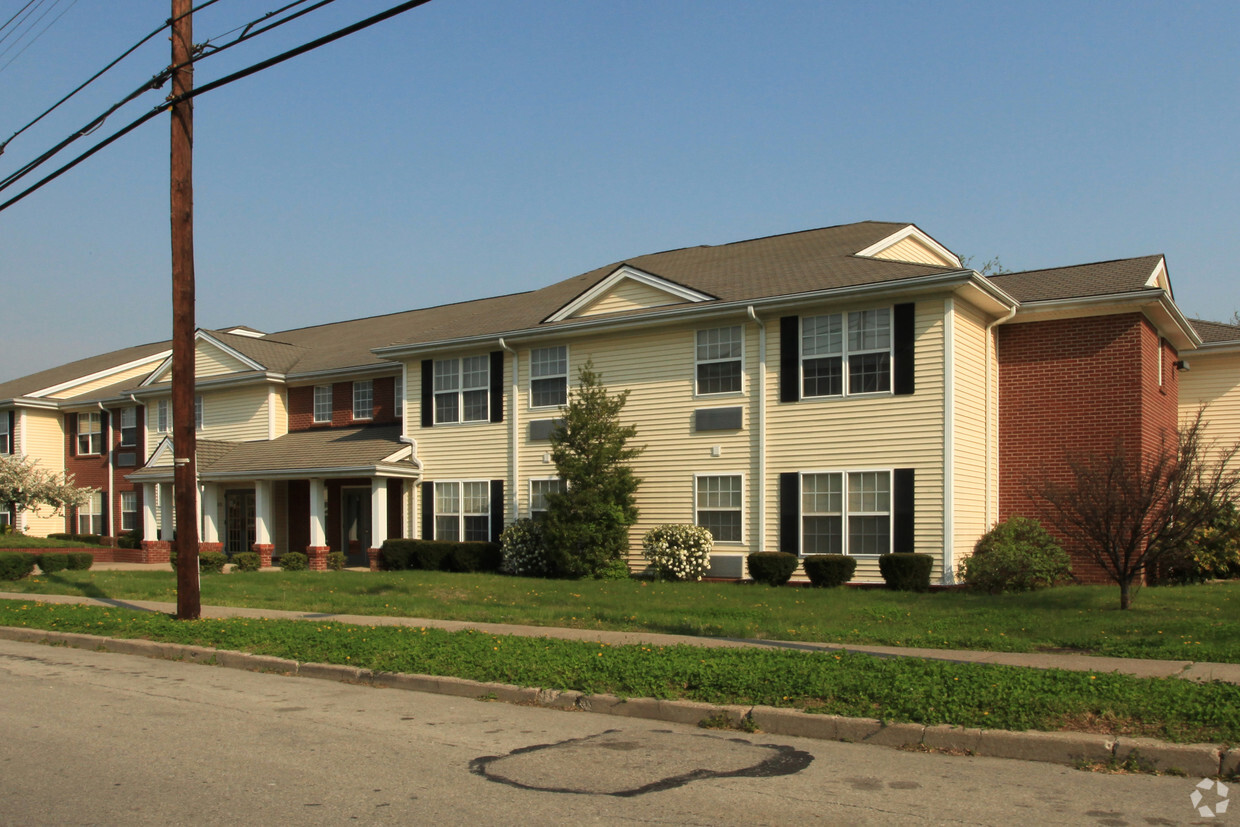 Primary Photo - Marian Manor Apartments