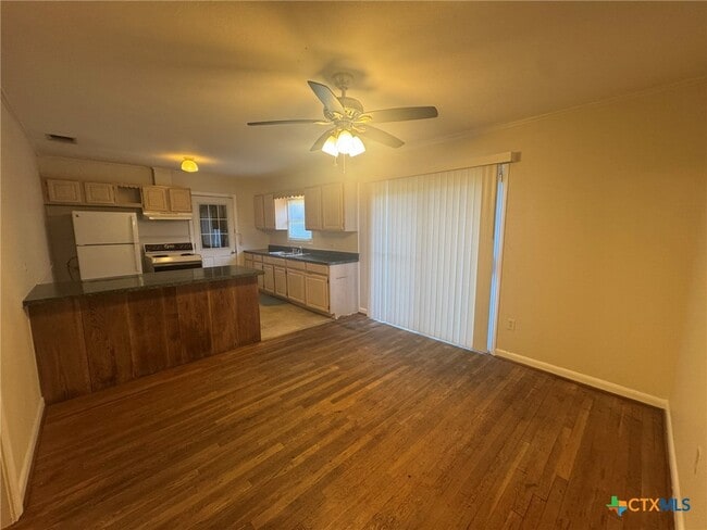 Building Photo - 809 Leissner St