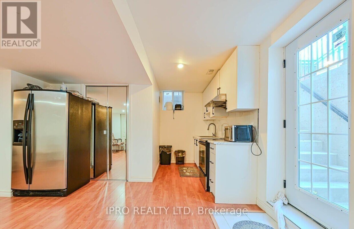 Photo du bâtiment - 10 Reynolds Ave