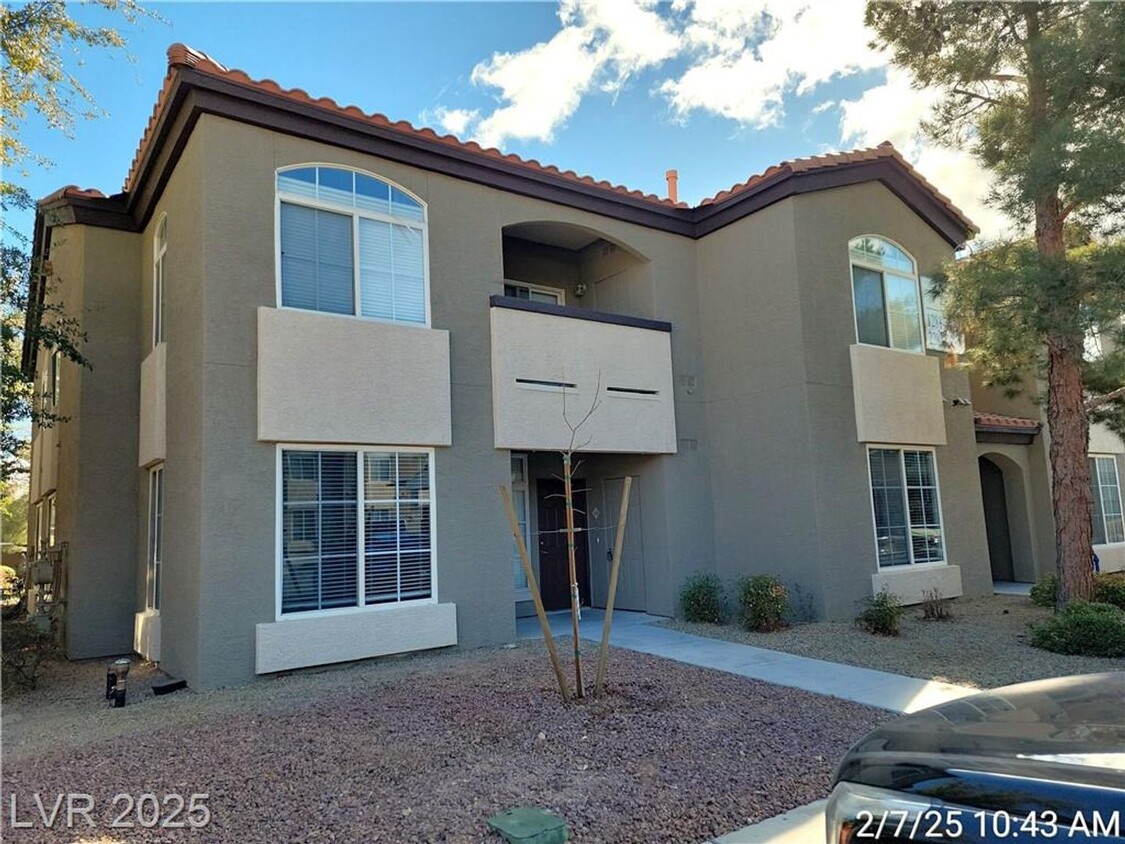 Primary Photo - 3 BED 2 BATH LOCATED ON THE SOUTH END OF T...