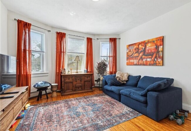 Sala de estar - 42 Cypress St