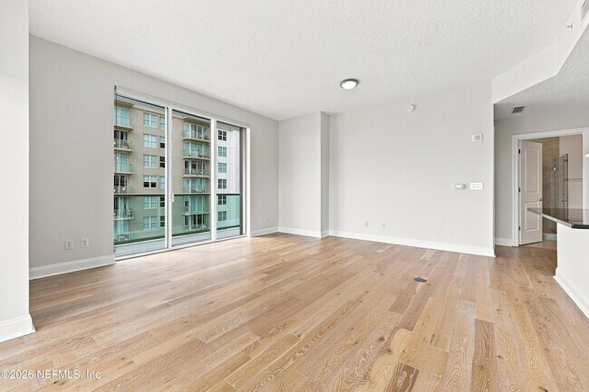 Foto del edificio - 1431 Riverplace Blvd