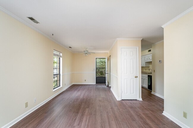 Foto del edificio - Desirable Brentwood Trace 2 Bedroom Condo ...