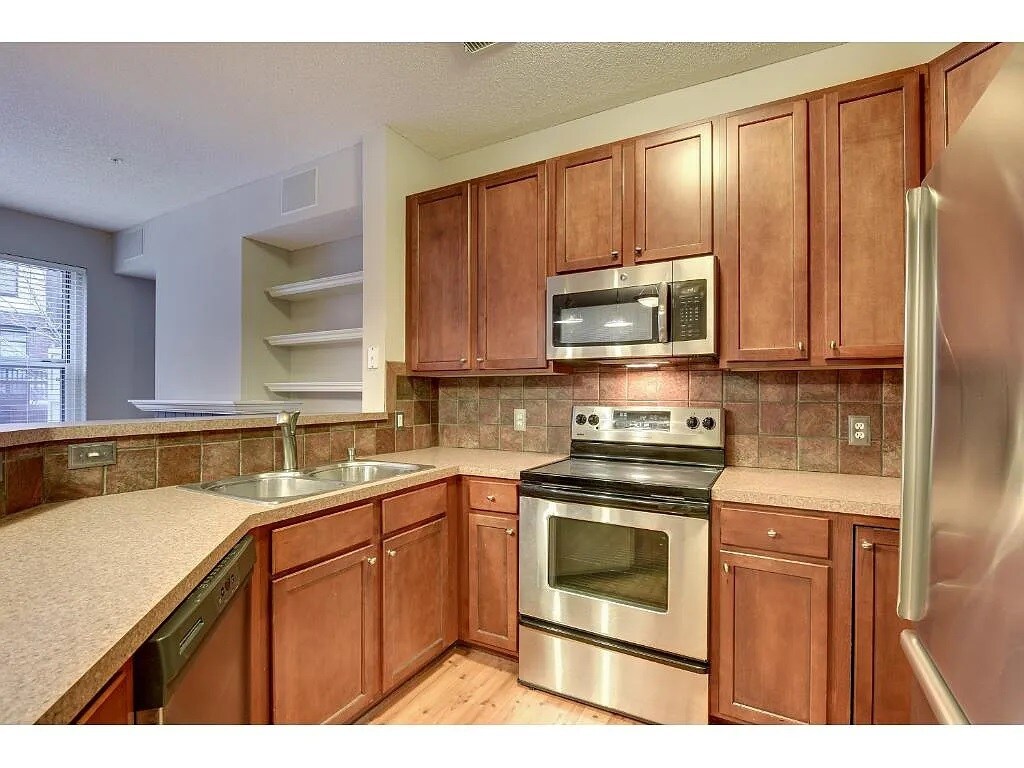 Primary Photo - 500 N 2nd St