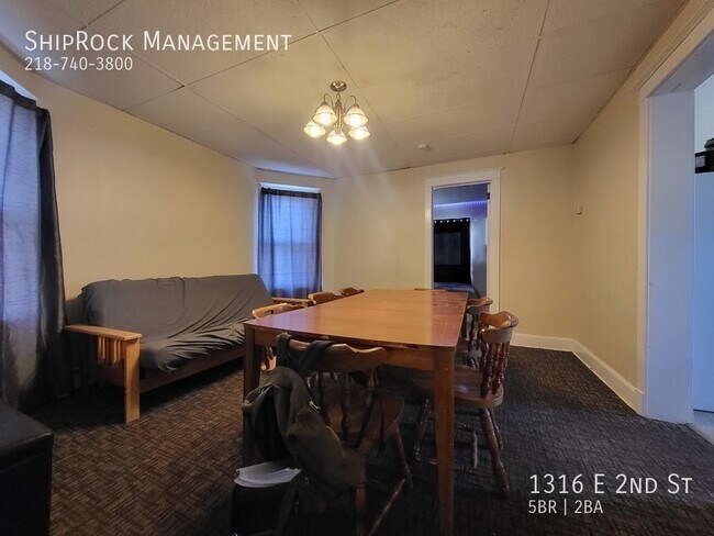 Foto del edificio - 1316 E 2nd St