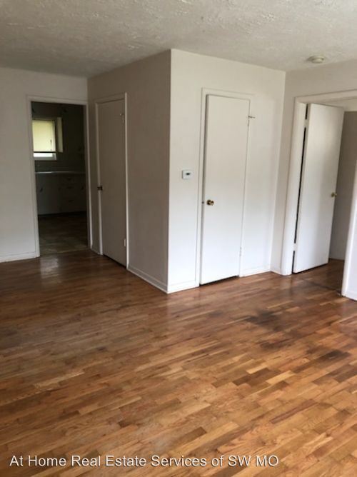 Foto del edificio - 2617-2619 E Linwood St