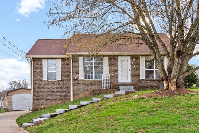 Building Photo - 3 Bed 2 Bath Home Near Post for Rent!