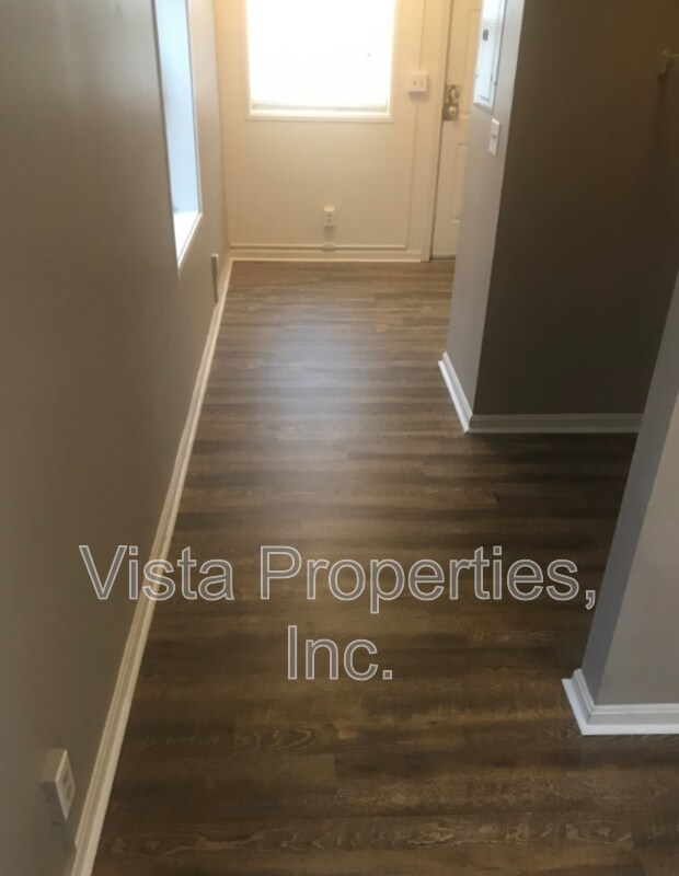 Building Photo - 1811 La Salle Pl