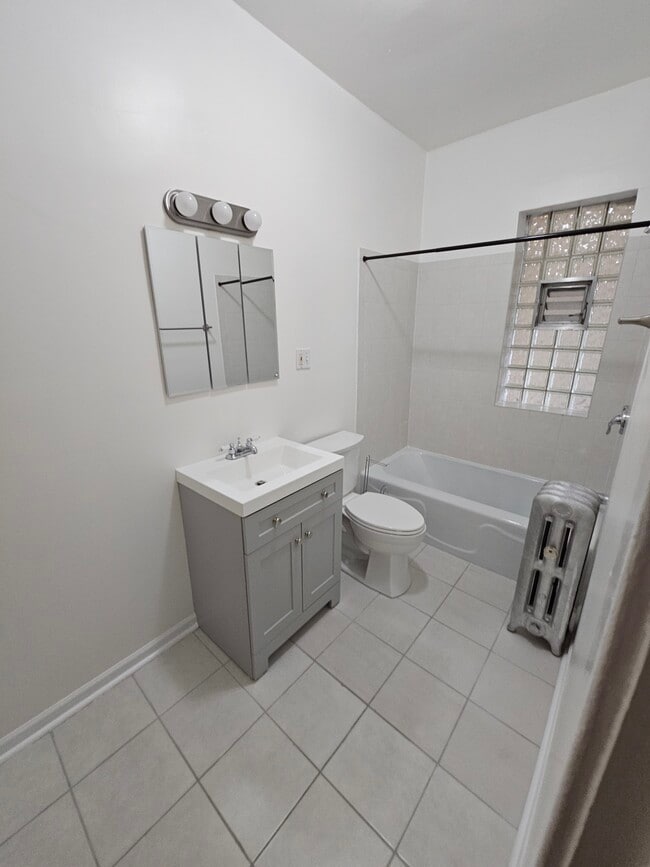 Bathroom - 3749 W Grace St