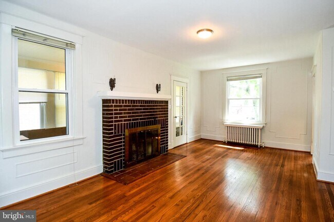 Building Photo - 633 24th St S